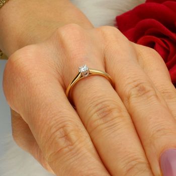 Złoty pierścionek zaręczynowy 585 z brylantem 0,13 ct – Rozmiar 15.jpg